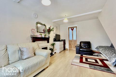 2 bedroom terraced house for sale, Swan Mead, Luton