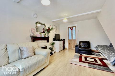 undefined, Swan Mead, Luton