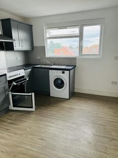 2 bedroom flat to rent, Broadway Parade Hayes  UB3 3HE