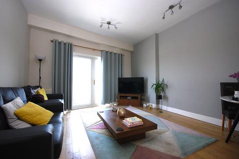 2 bedroom apartment to rent, Balham High Road, Balham SW12