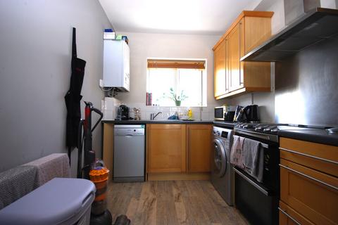 2 bedroom apartment to rent, Balham High Road, Balham SW12