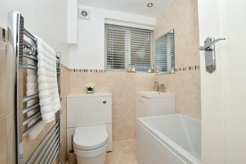 84 Cheston Avenue, Croydon, CR0 8DB