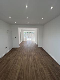 4 bedroom semi-detached house to rent, 4 Bedroom House For Rent Enfield, EN1