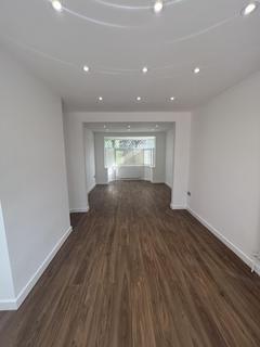 4 bedroom semi-detached house to rent, 4 Bedroom House For Rent Enfield, EN1
