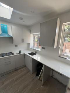 4 bedroom semi-detached house to rent, 4 Bedroom House For Rent Enfield, EN1