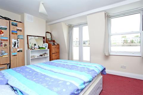 4 bedroom terraced house to rent, Perrers Road, Hammersmith W6