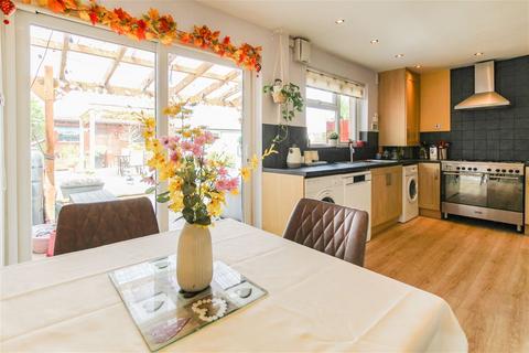3 bedroom terraced house for sale, Chepstow Road, Bristol BS4