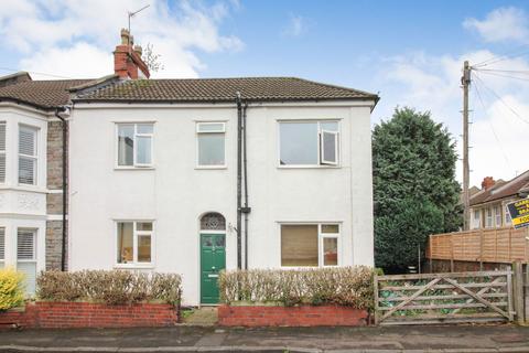 3 bedroom end of terrace house for sale, Matthews Road, Bristol BS5