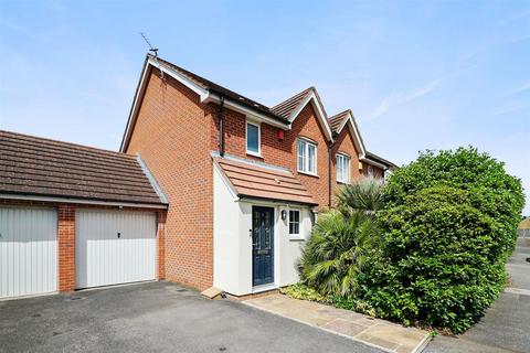 3 bedroom semi-detached house for sale, Wagstaff Gardens, Dagenham, Essex