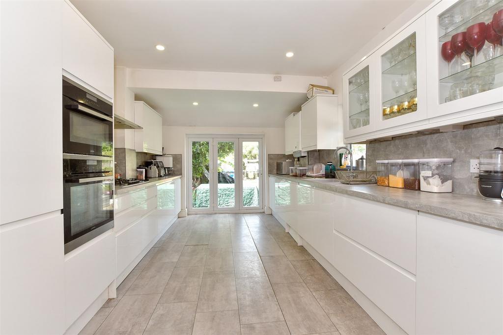 Kitchen/ Dining Room
