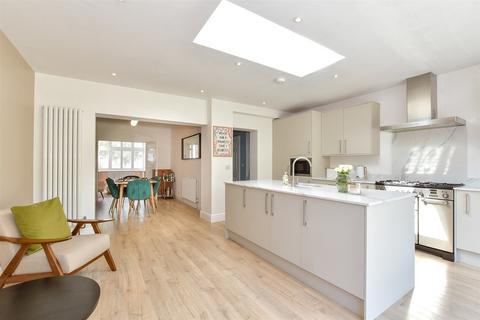 3 bedroom semi-detached house for sale, Standen Avenue, Hornchurch, Essex