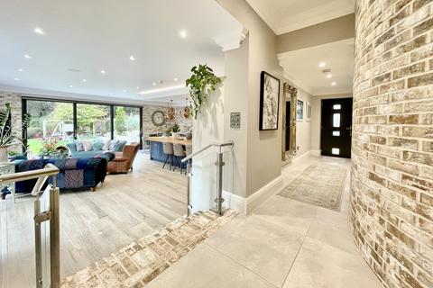 4 Little Forest Road, Bournemouth, BH4 9NW