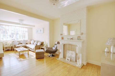undefined, Lake Avenue, Rainham RM13