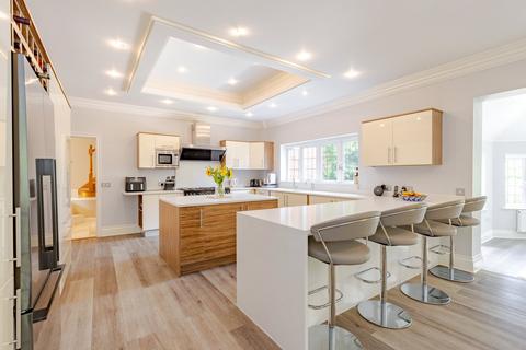 Silver Spinney Beech Close, Cobham, KT11 2EN