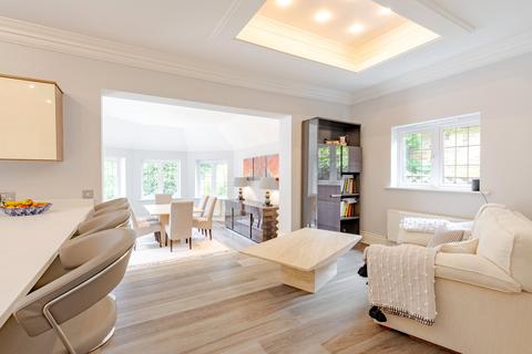 Silver Spinney Beech Close, Cobham, KT11 2EN