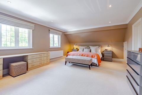 Silver Spinney Beech Close, Cobham, KT11 2EN