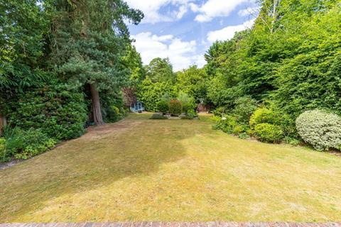 Silver Spinney Beech Close, Cobham, KT11 2EN