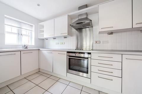 2 bedroom flat to rent, Ray Park Avenue, Maidenhead, SL6