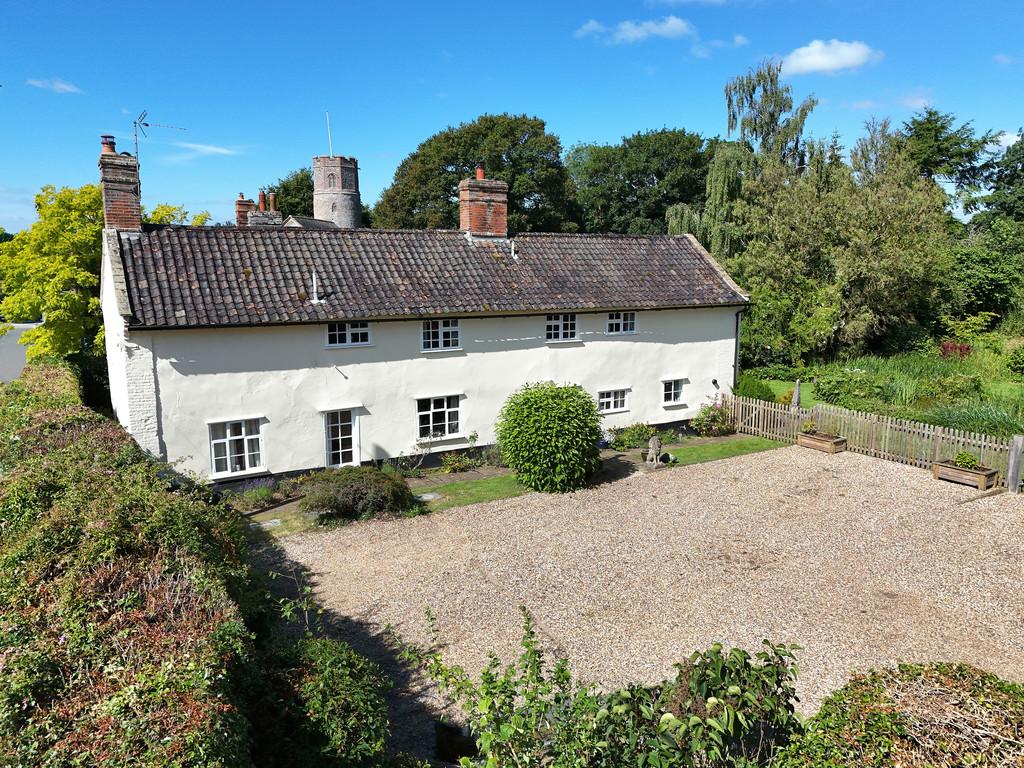 High Road, Harleston IP20 4 bed detached house for sale £650,000