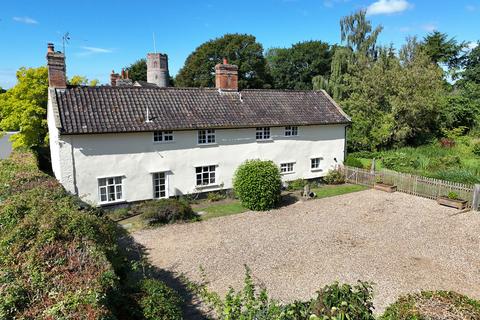 4 bedroom detached house for sale, High Road, Harleston IP20