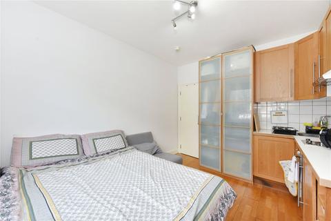 Studio to rent, Warbeck Road, London W12