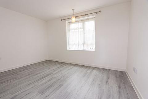 2 bedroom flat to rent, Hillside Road, Southall