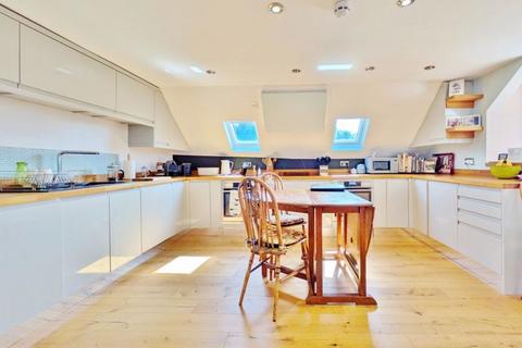 3 bedroom penthouse for sale, Castle Hill, Lynton