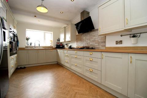 12 Dellcot Close, Luton, LU2 8HL