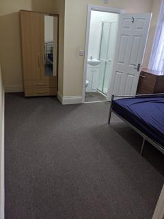 1 bedroom terraced house to rent, London IG1