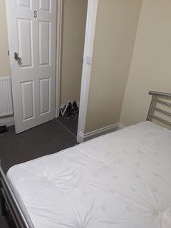 1 bedroom terraced house to rent, London IG1