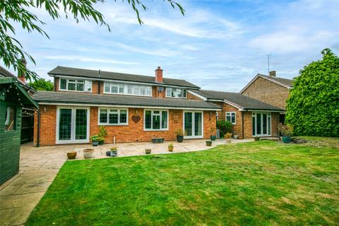 4 bedroom detached house for sale, Coombe Drive, Bedfordshire LU6