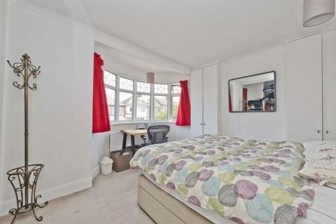 18 Appledore Avenue, Ruislip, HA4 0UU