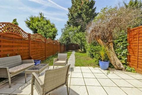 18 Appledore Avenue, Ruislip, HA4 0UU