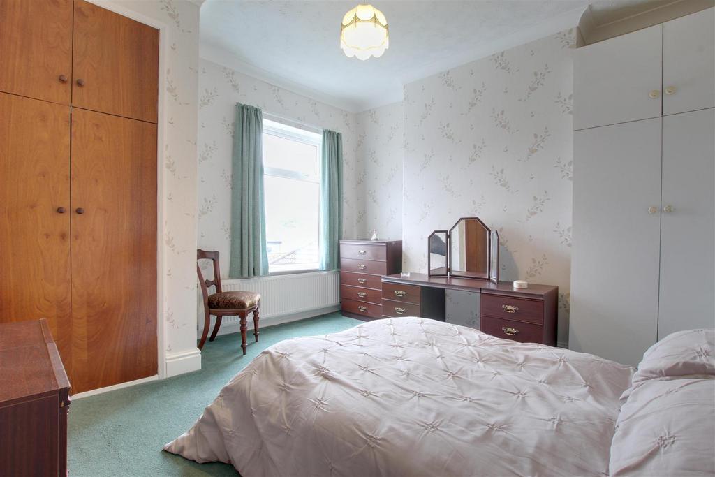 Bedroom 2 (rear)