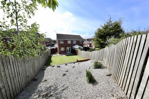 3 bedroom semi-detached house for sale, Mast Drive, Hull