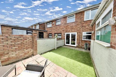 3 bedroom semi-detached house for sale, Jendale, Hull