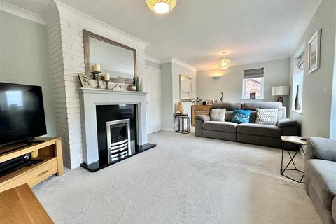 32 Ashgrove Crescent, Kippax, Leeds, LS25 7RA