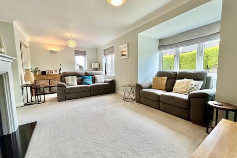 32 Ashgrove Crescent, Kippax, Leeds, LS25 7RA