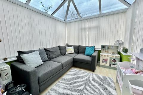 32 Ashgrove Crescent, Kippax, Leeds, LS25 7RA