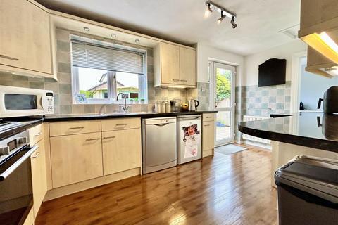 32 Ashgrove Crescent, Kippax, Leeds, LS25 7RA