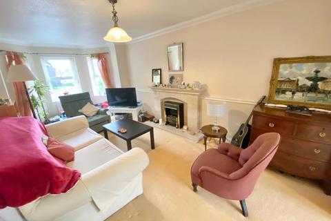 41 Bishopton Drive, Macclesfield, SK11 8TS