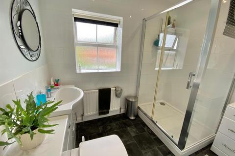 41 Bishopton Drive, Macclesfield, SK11 8TS