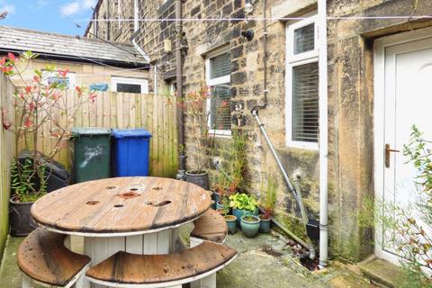 3 bedroom terraced house to rent, Gibb Street, Cowling, Keighley