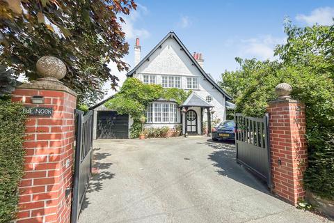 5 bedroom detached house for sale, Weston Lane, Oswestry