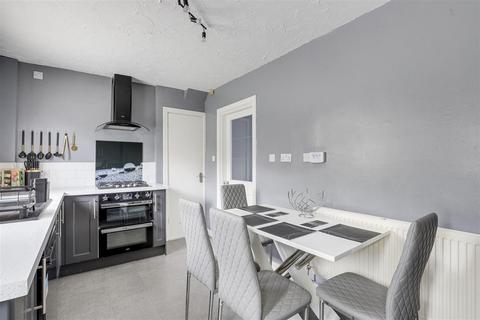 13 Amesbury Circus, Nottingham, NG8 6BY