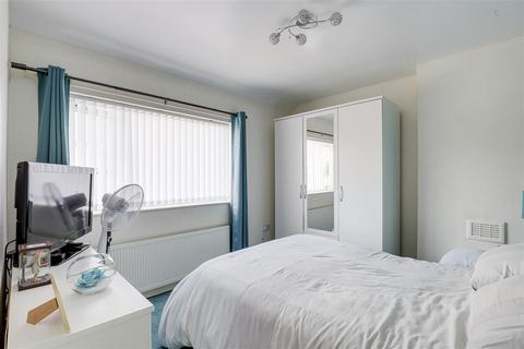 13 Amesbury Circus, Nottingham, NG8 6BY