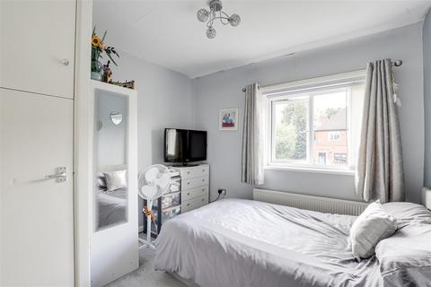 13 Amesbury Circus, Nottingham, NG8 6BY