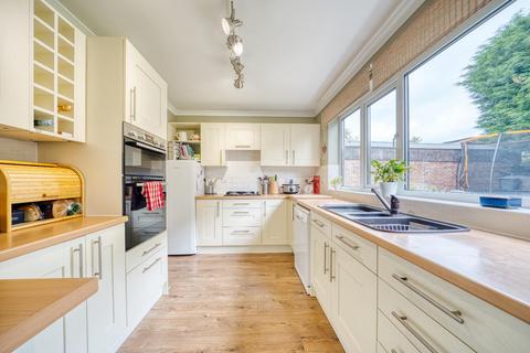 6 Elm Close, Yatton, Bristol, BS49 4EL