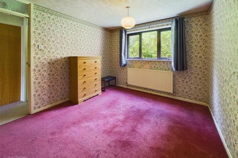 2 bedroom detached bungalow for sale, Longbeck Avenue, Nottingham NG3