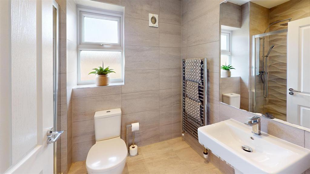 11 Bailey Mews Bathroom 1.jpg